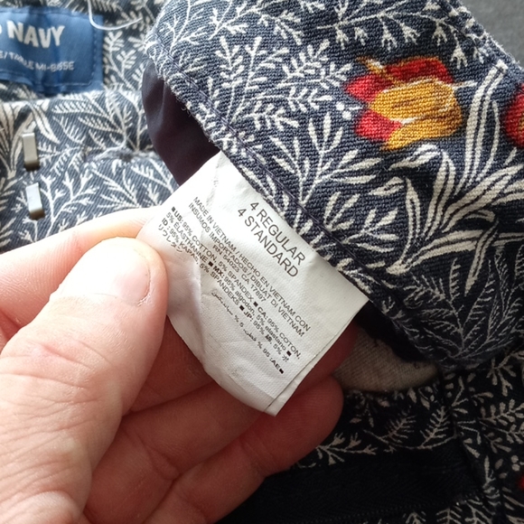 Old navy pixie dark fall floral pants - Picture 3 of 3